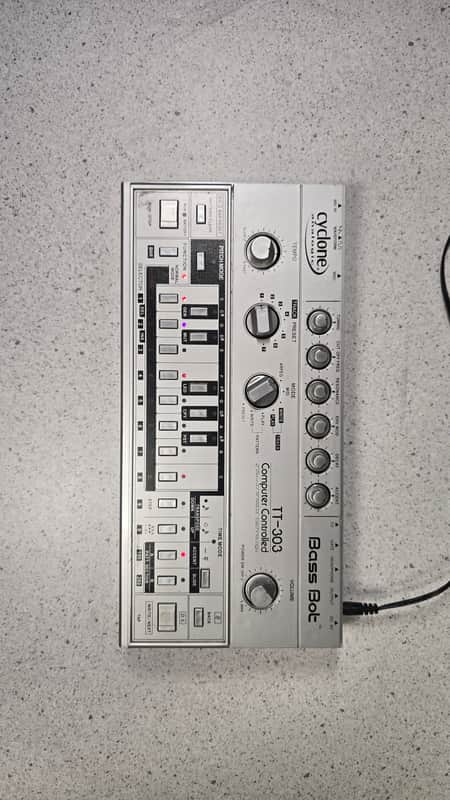 Cyclone Analogic TT-303 Bass Bot V1 2014 - Silver image 1