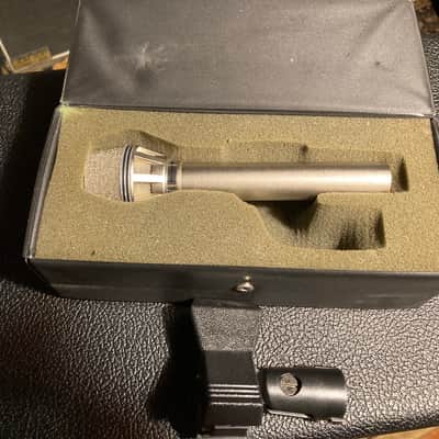 AKG D190E Vintage Dynamic Microphone image 9