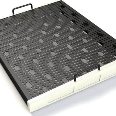 Temple Audio TRIO 21 Pedalboard, 21" x 16.5", Vintage White image 2