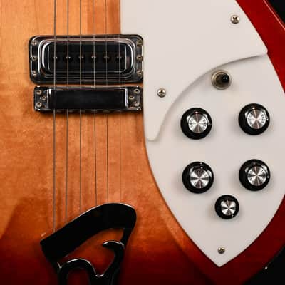 Rickenbacker Modell 330 from 1991 in Fire Glow with Case image 5