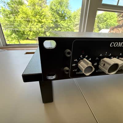 API 2500 Stereo Bus Compressor 2020 - Present - Black image 3