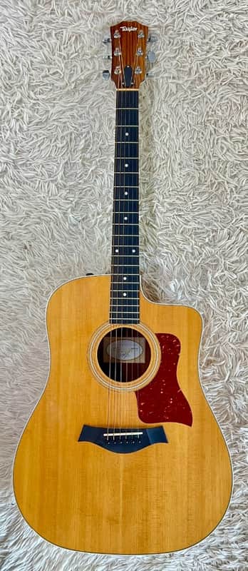 Taylor 210CE