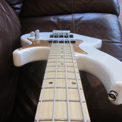 Aria Pro II 4-String Electric Bass RSB-618/4-WH - White/Gold image 7