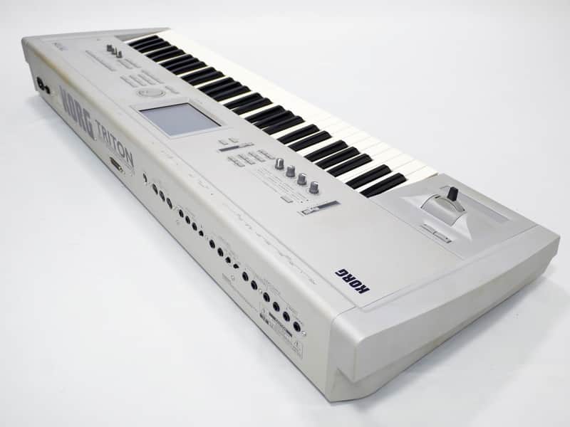 Korg Triton 61-Key 62-Voice Polyphonic Workstation (1999 - 2000