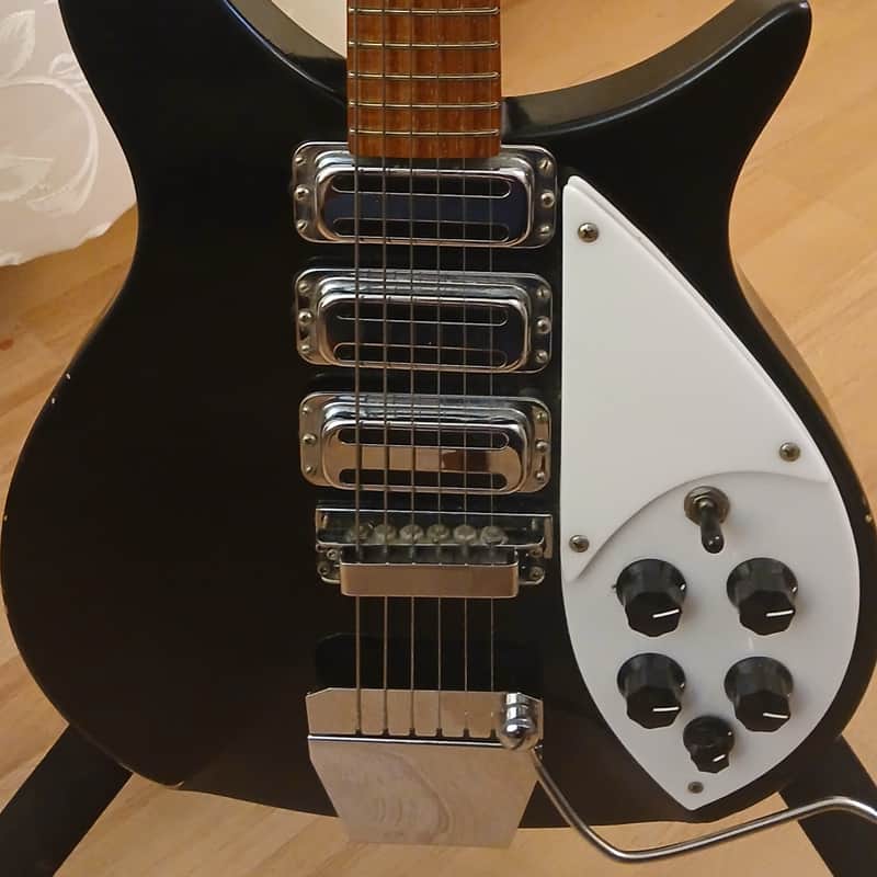 Rickenbacker 1981- 320/325 - Jetglo image 1