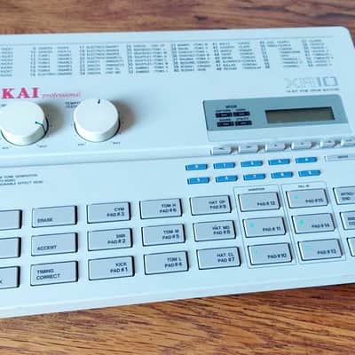 Akai XR 10 16 BIT PCM DRUM MACHINE 90s - White