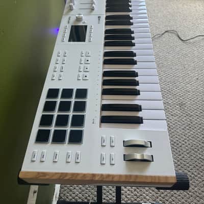 Arturia KeyLab 49 mk3 49-key Keyboard Controller - White image 2