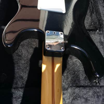 Vintage 1988 Fender Stratocaster & Case image 9