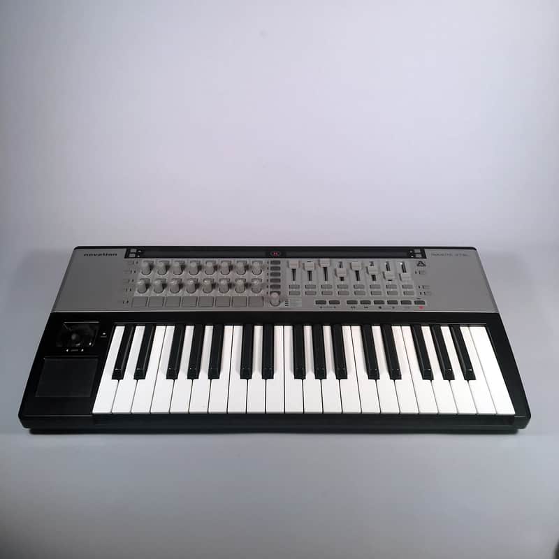 Novation ReMOTE 37 SL MIDI Controller 2006 image 1