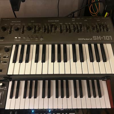 Roland SH-101 32-Key Monophonic Synthesizer 1982 - 1986 - Gray