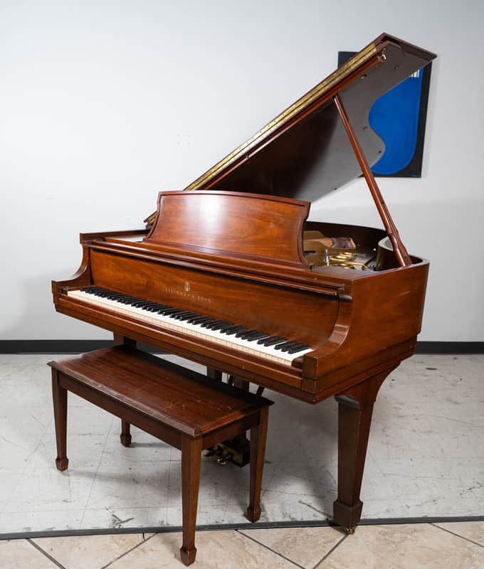 1973 Steinway Model L Grand Piano | Mahogany | 5'10" | Serial No. 435741 | Used image 1