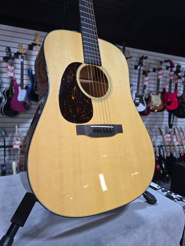 Martin D-18