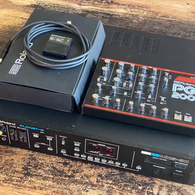 Roland MKS-30 with PG-200 Controller + M16C RAM Cartridge and MIDI Mod