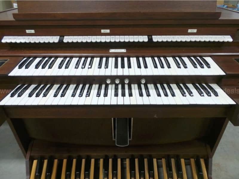 Allen Organ w/ Allen Speakers, 32-Note Pedalboard & Bench! Excellent image 1