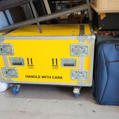 16u (8 per side) heavy duty rolling rack - yellow image 3