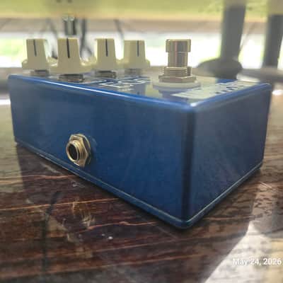 Wampler Ego Compressor V1 (Large Logo) 2010s - Blue image 5