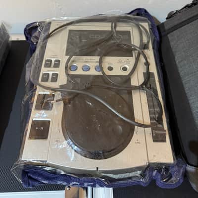 Pioneer CDJ-100S CD Players (Pair) - One Working, One for Spares image 5