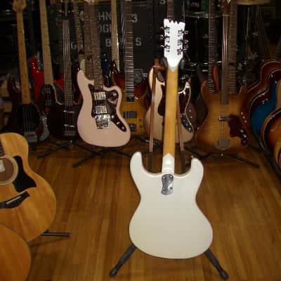 Mosrite Ventures 1967 - Pearl White image 5