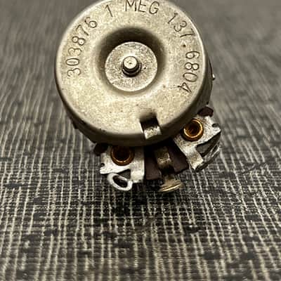 CTS 1 Meg Potentiometer 1968 solid shaft crater dish back image 1