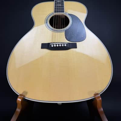Martin J-40 Acoustic Guitar image 3