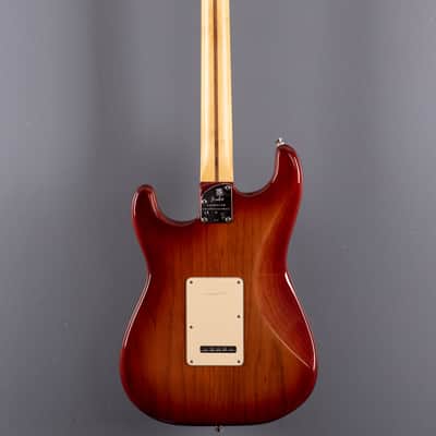 American Professional II Stratocaster – Sienna Sunburst w/Maple image 4