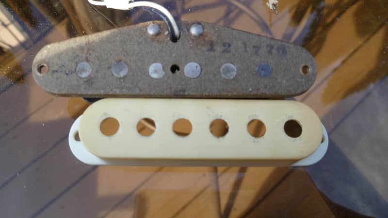 1976 Fender Stratocaster Pickup / Cover image 1