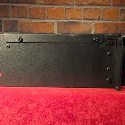 Crown XLS 1502 2-Channel 525-Watt Power Amplifier image 6
