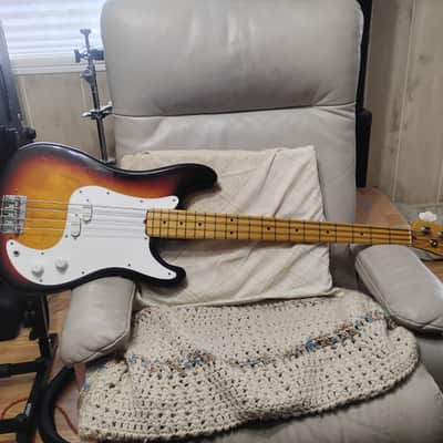 Fender Bullet Bass Deluxe 81-82 - Sunburst image 1