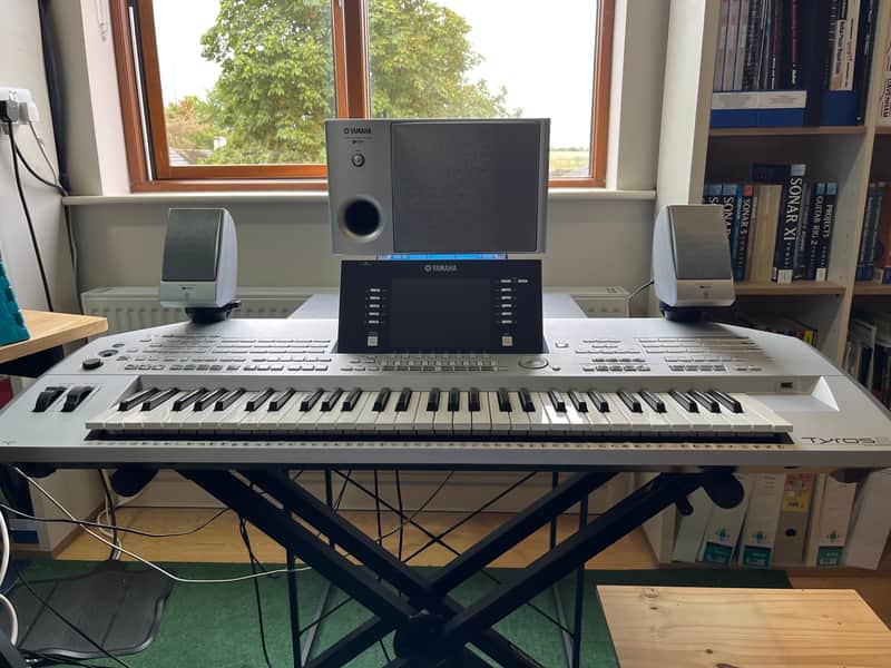 Yamaha Tyros 2 plus Speaker System 2007 - Silver Bild 1