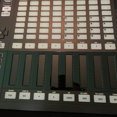 Native Instruments MASCHINE JAM Production & Sequencing Controller image 3