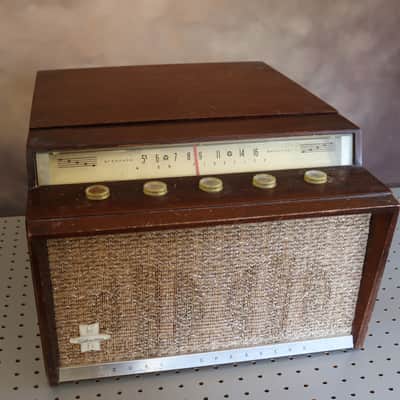 Silvertone Phonograph/Radio, Model 7045A - Non-functional image 1