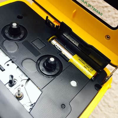 Sony WM-A53 [COLLECTIBLE] Walkman Cassette Player, Awesome Yellow, Working ! image 11