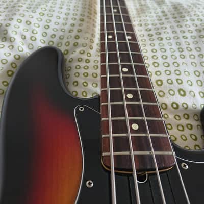 Fender Highway One Jazz Bass 2003 - 2011 - 3-Color Sunburst image 6