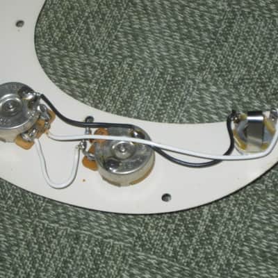 used light medium relic'd 1996 Fender Mexi Std P Bass WHITE (slightly aged) 3 Ply (w/b/w), 13 Hole PICKGUARD, NO heel truss rod adjustment notch, +wired CTS 250K audio V & T controls w/ 0.047µF capacitor & jack + knobs & screws (NO: pickups or bass) image 5