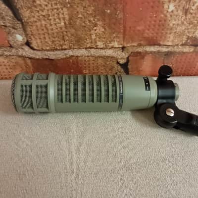 Electro-Voice RE20 Cardioid Dynamic Microphone - Gray image 3