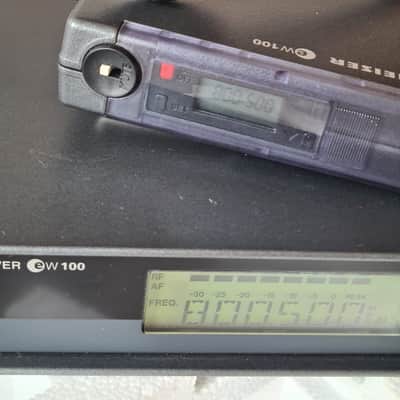Sennheiser Sennheiser Diversity Receiver EM100 + SK100 Bodypack Transmitter + M3 Headmic – 790–822 MHz image 3