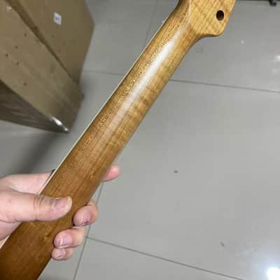 White binding Round stainless steel 4a 22 frets Roasted Maple guitar neck Rosewood fingerboard Pearl block inlay 25.5inch hole 10mm image 7