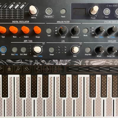 Arturia MicroFreak Synthesizer + Zoom MS-70CDR effect pedal image 1
