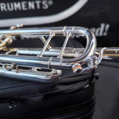 S.E. Shires TRQ10S Series Silver Trumpet - professional image 6