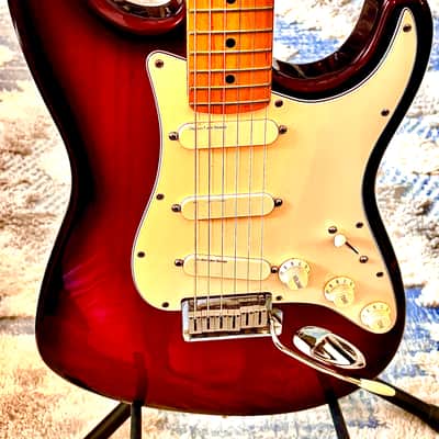 Fender Stratocaster Deluxe Plus 1989- Crimson Frost image 3