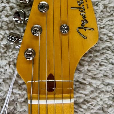 Fender 70th Anniversary American Vintage II 1954 Stratocaster®, 2-Color Sunburst image 6