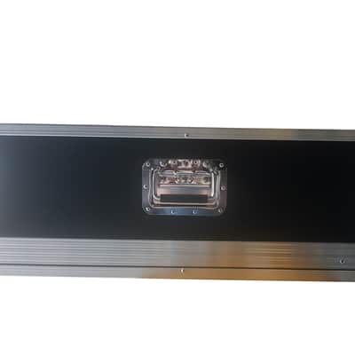 Flight Case Per Midas M32 R 4 Farfalle Per Bloccaggio 2 Maniglie Per Trasporto Interno In Schiuma image 2