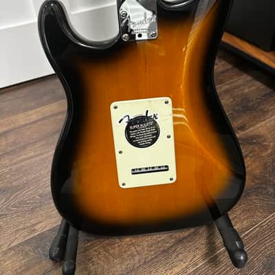 Fender American Deluxe Stratocaster V-Neck with Maple Fretboard 2004 - 2010 - 2-Color Sunburst image 6
