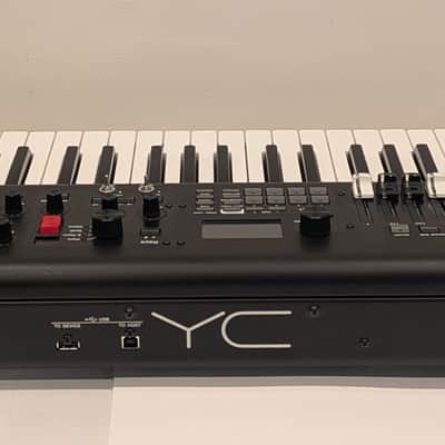 Yamaha YC61 61-Key Stage Keyboard 2018 - Present - Black image 2