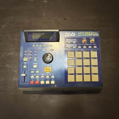 AKAI MPC 2000XL + EB16 + 8Uscite + 32Mb RAM + case