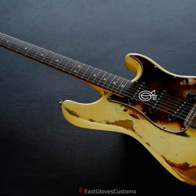Fender Stratocaster Vintage White FN Series with Gold Leaf Made in USA Aged Relic (Rare) image 2