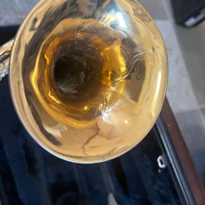 Trumpet with case and mouthpiece, Accent brand image 1