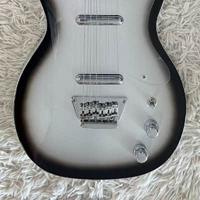 Silvertone 1303 Classic Solid Body Single Cut Electric Guitar, Silverburst -Bstk image 1