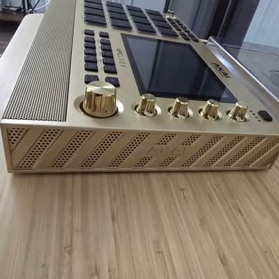 Akai MPC Live II (includes deck saver & installed screen protector) Standalone Sampler / Sequencer Gold Edition 2022 - Present - Gold image 5