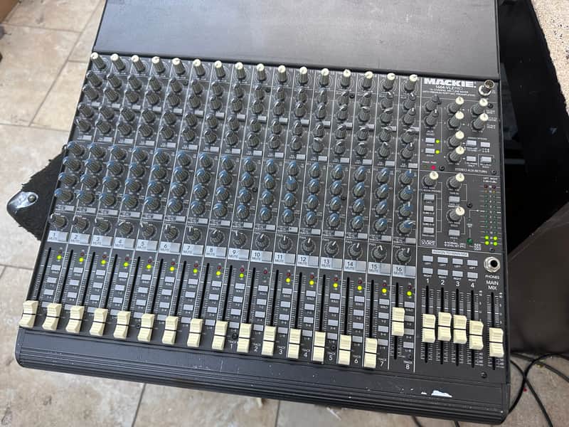 Mackie 1604 VLZ PRO 16 Channel 4 Bus Mixing Console - tested MADE IN USA (5211) image 1